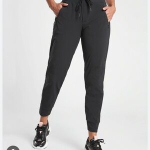 Athleta Black Trekkie North joggers 2T